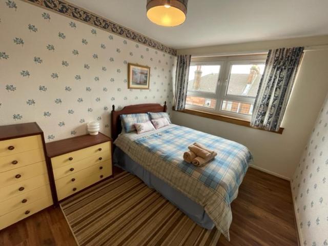 West End Hidden Gem - Modern 2-Bedroom Apartment With Residents Patio Glasgow Dış mekan fotoğraf